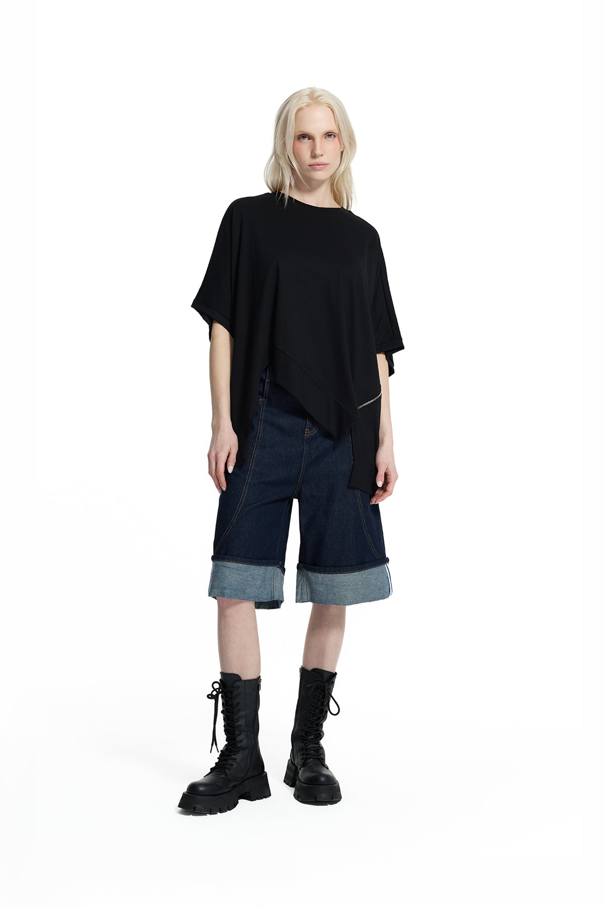 Siyah Asimetrik Kesim Fermuar Detaylı Oversize T-Shirt 19015