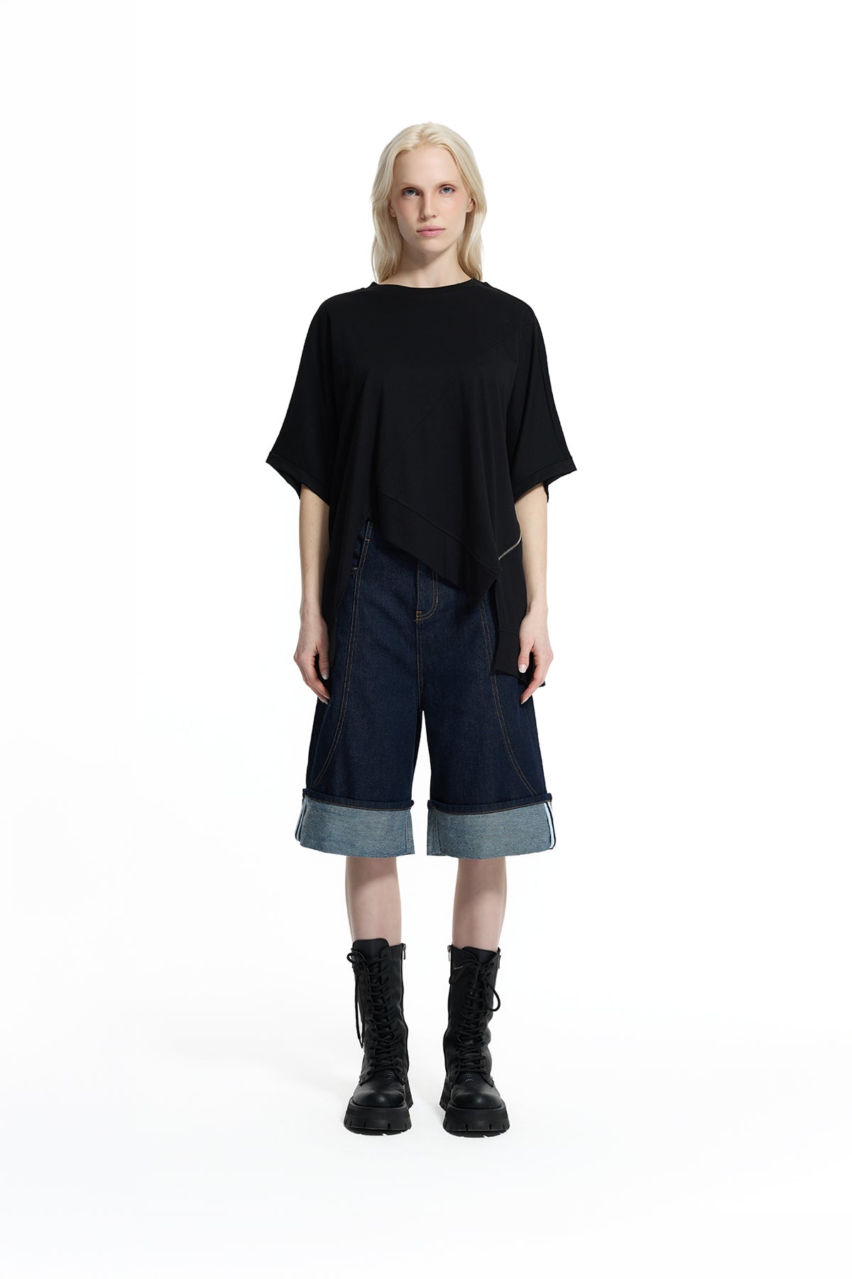 Siyah Asimetrik Kesim Fermuar Detaylı Oversize T-Shirt 19015