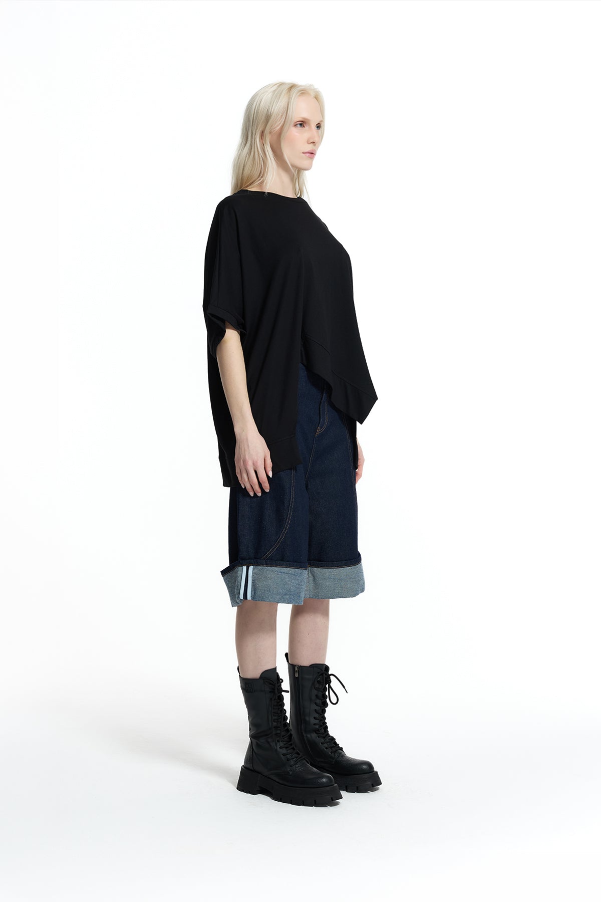Siyah Asimetrik Kesim Fermuar Detaylı Oversize T-Shirt 19015