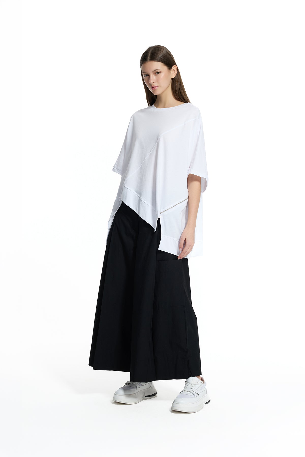Beyaz Asimetrik Kesim Fermuar Detaylı Oversize T-Shirt 19015