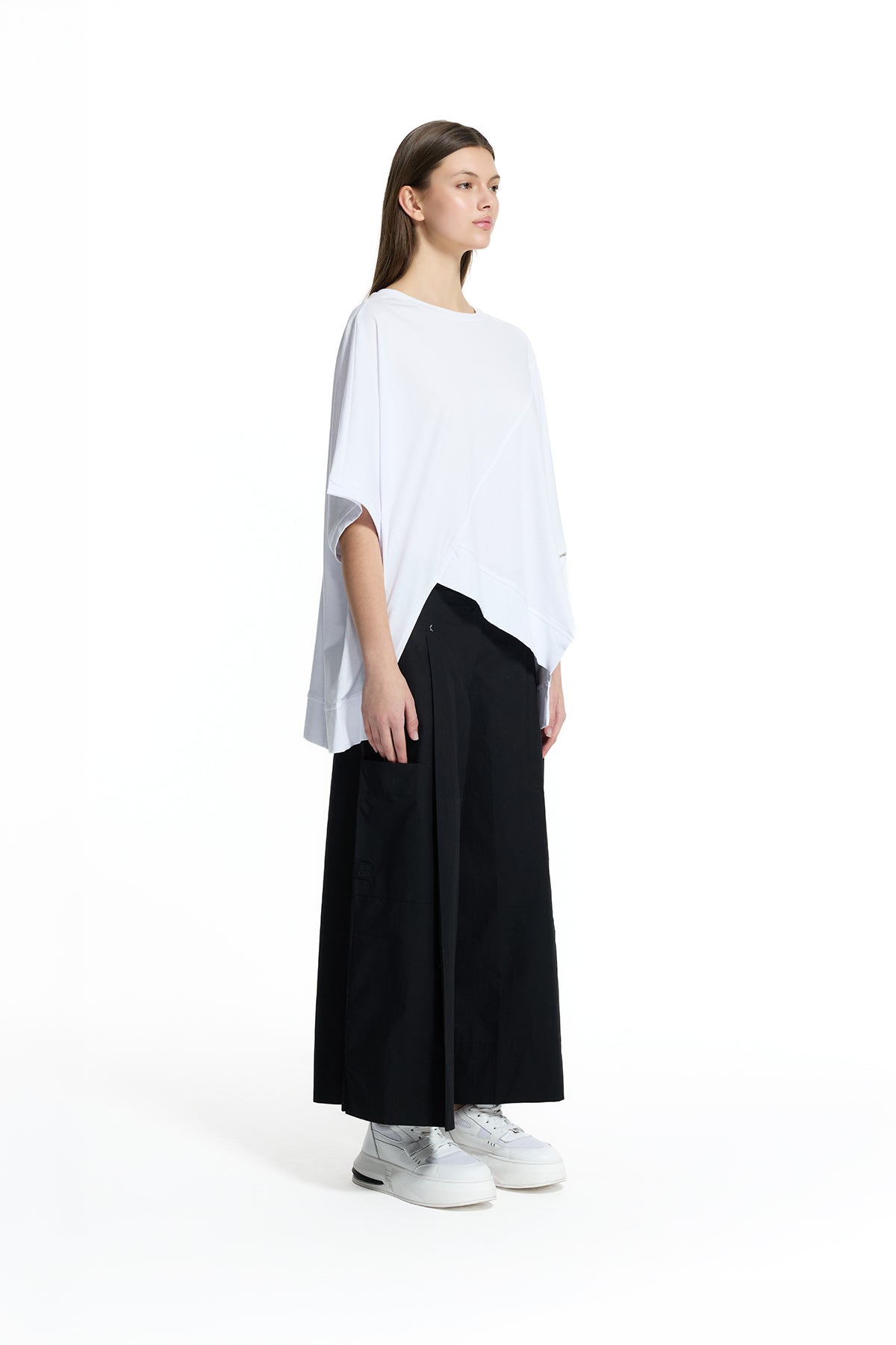 Beyaz Asimetrik Kesim Fermuar Detaylı Oversize T-Shirt 19015