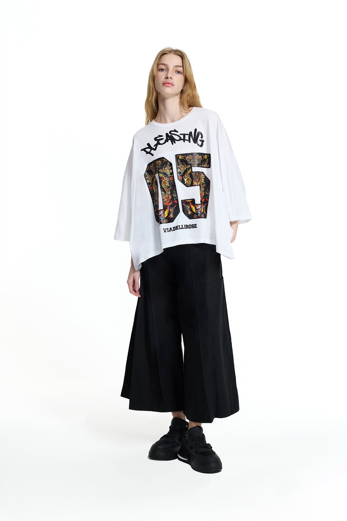 Beyaz Barok Grafik Baskılı Crop Oversize T-Shirt 19082