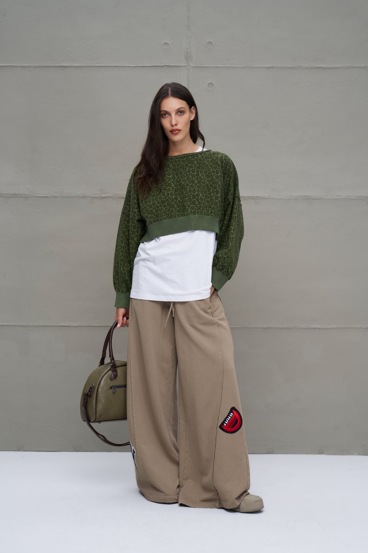 Yesil Leoparli Kisa Sweatshirt 18013