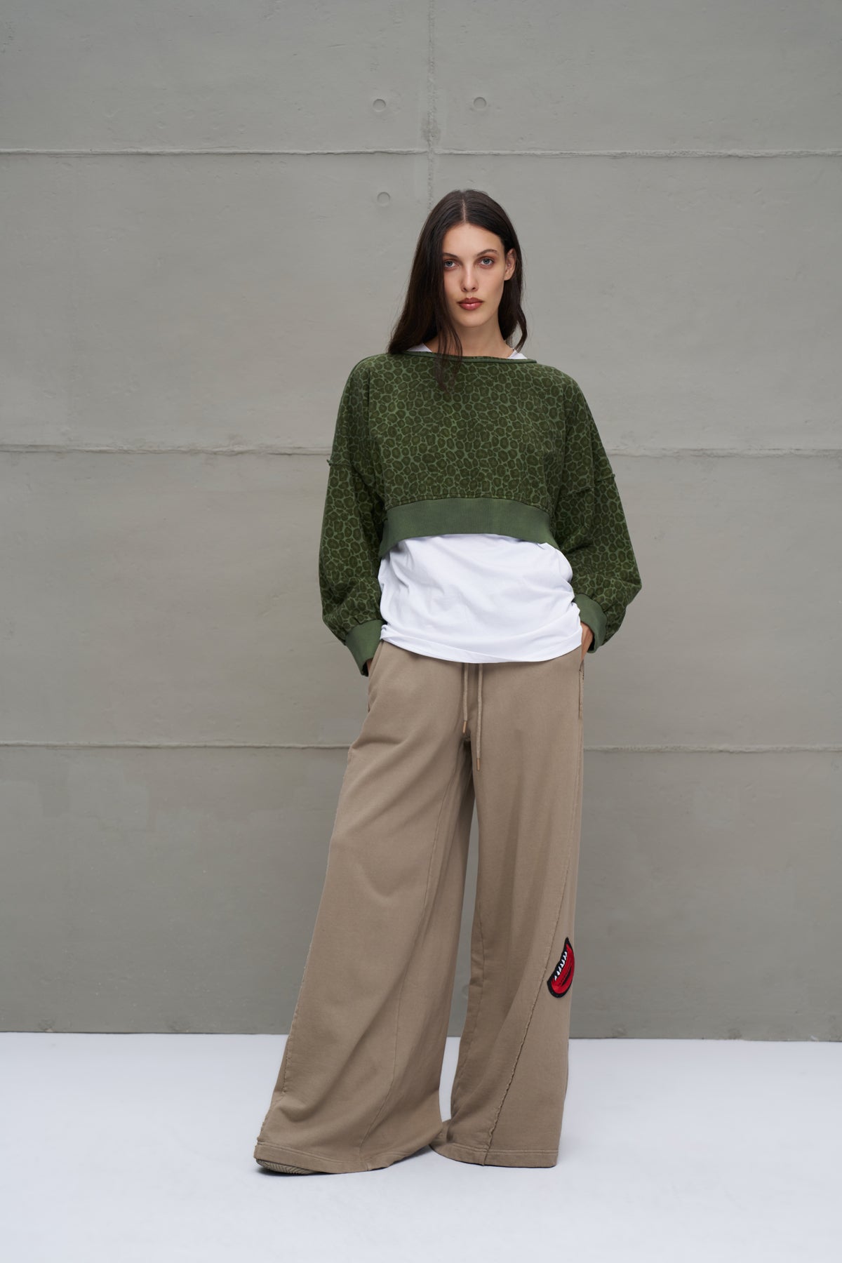 Yesil Leoparli Kisa Sweatshirt 18013