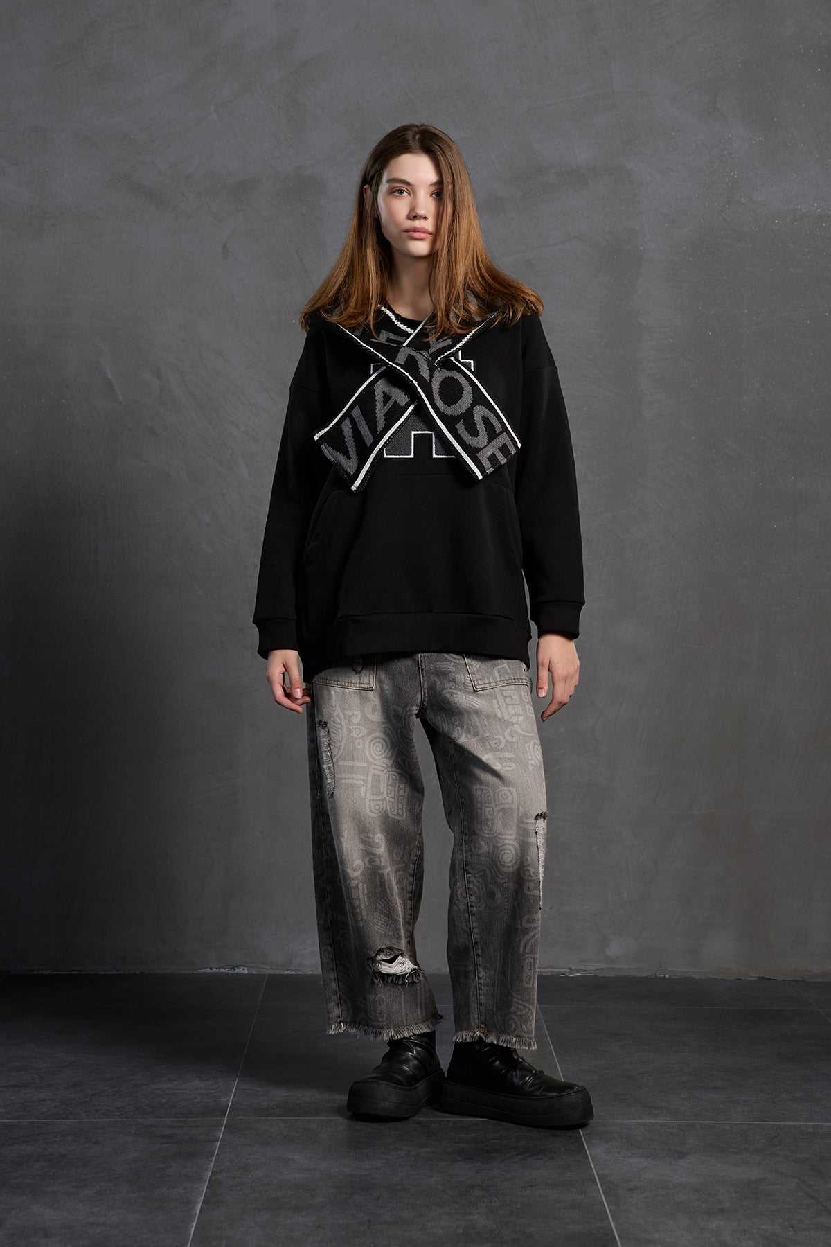 Siyah Kapüsonlu Sweatshirt 18023