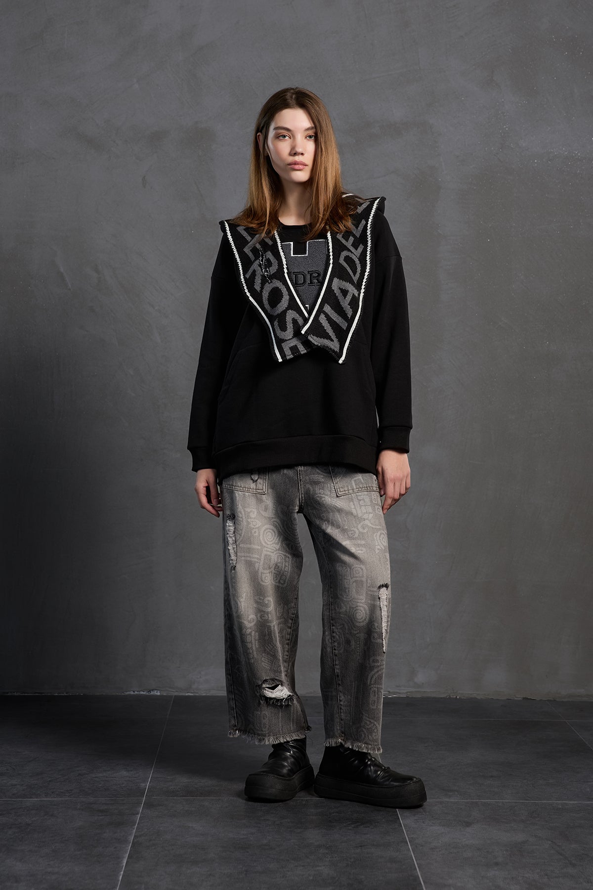 Siyah Kapüsonlu Sweatshirt 18023