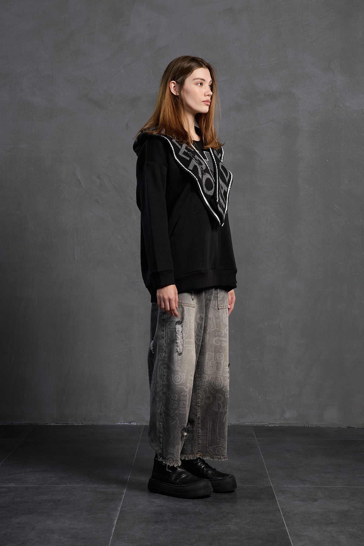 Siyah Kapüsonlu Sweatshirt 18023