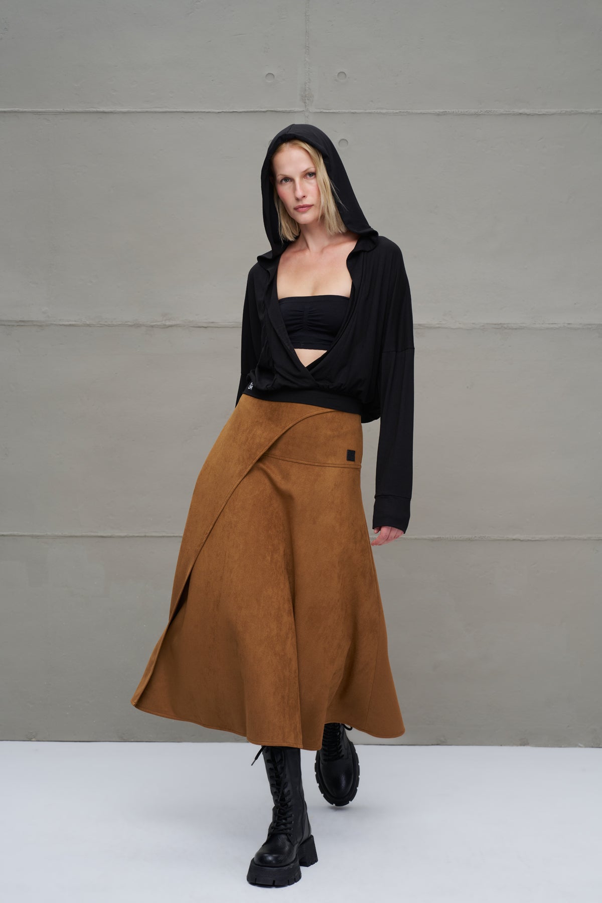 Siyah Kapüsonlu Crop Bluz 18031