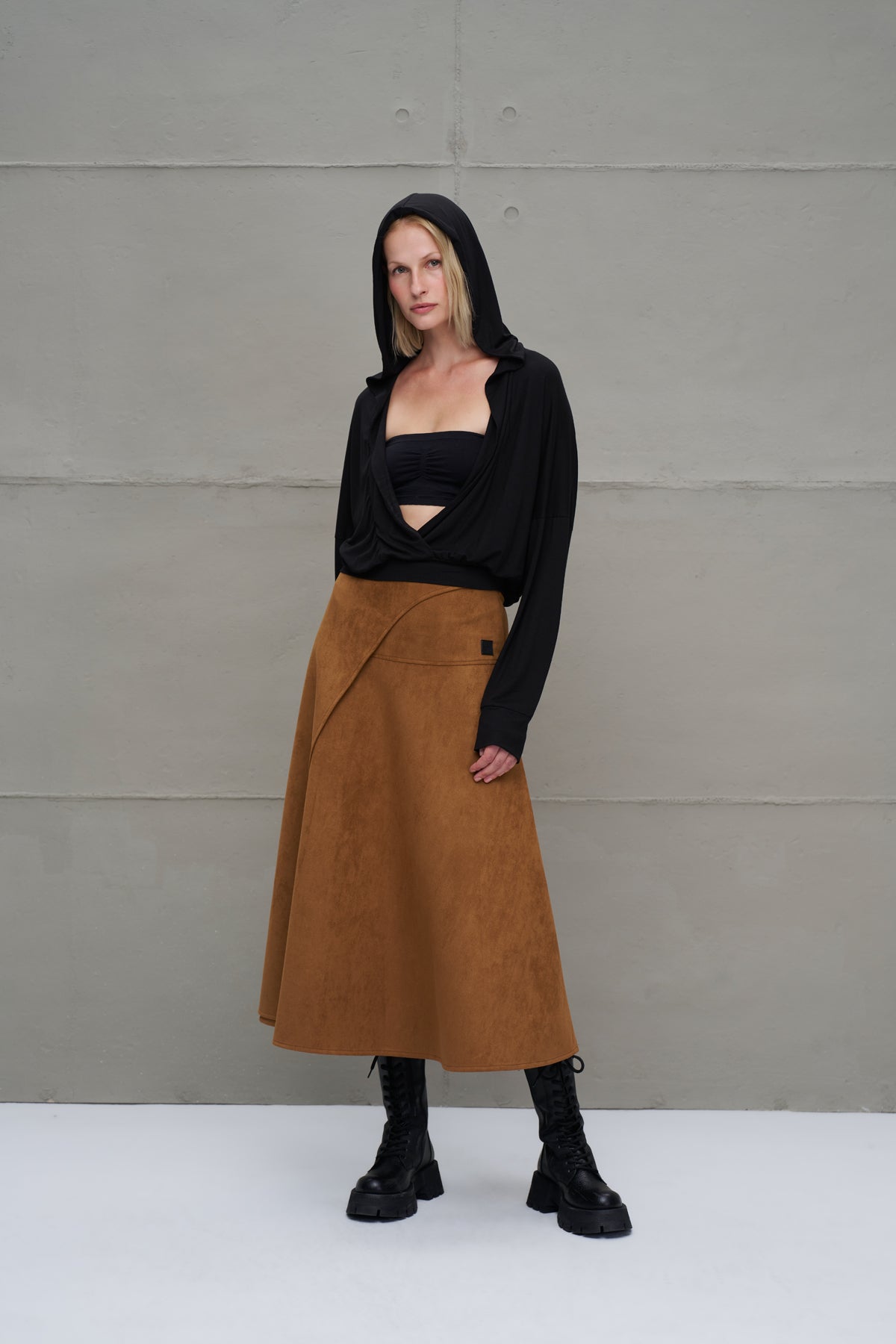 Siyah Kapüsonlu Crop Bluz 18031