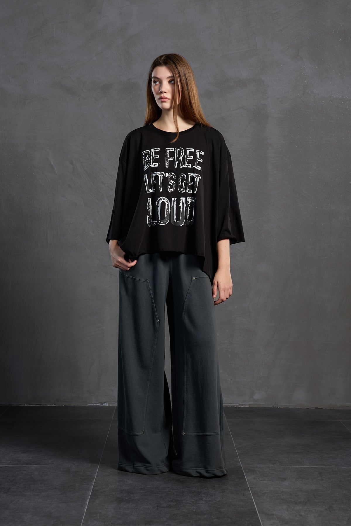 Siyah Sloganli Asimetrik Oversize T-Shirt 18035