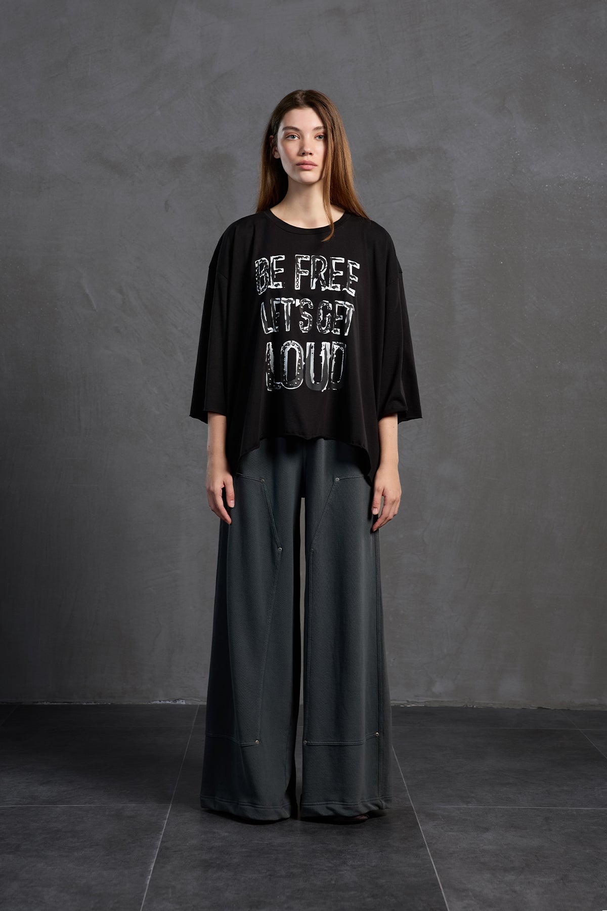 Siyah Sloganli Asimetrik Oversize T-Shirt 18035