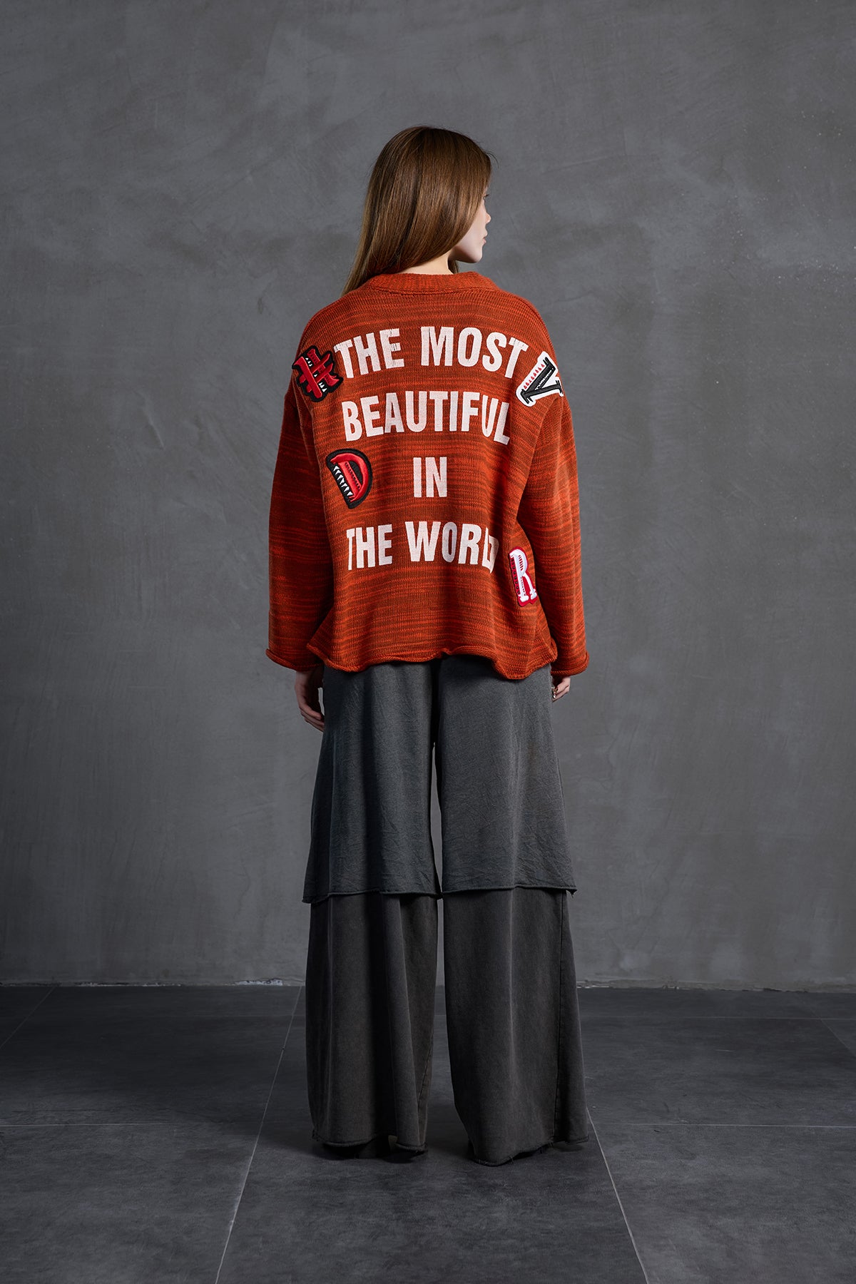 Kahverengi Turuncu Sloganli Oversize Hirka 18062