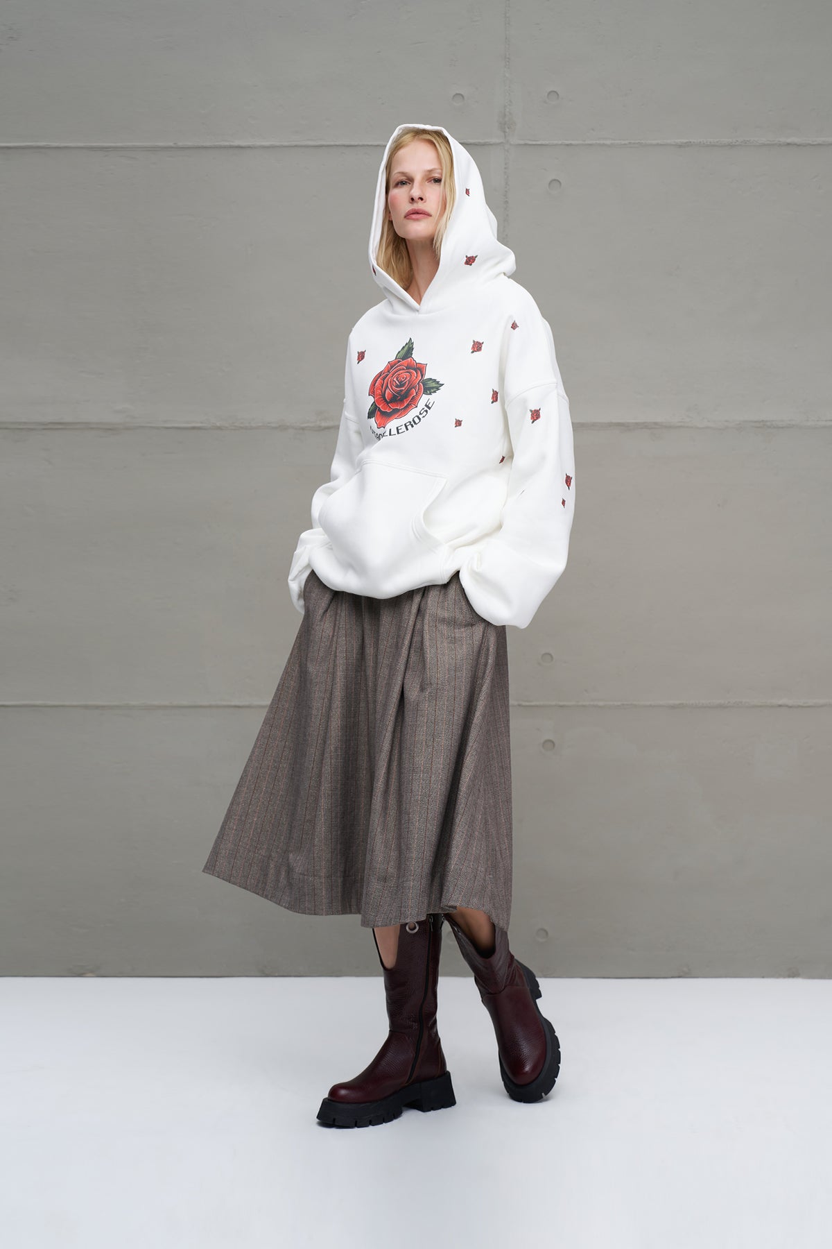 Ekru Gül Desenli Oversize Kapüsonlu Sweatshirt 18151