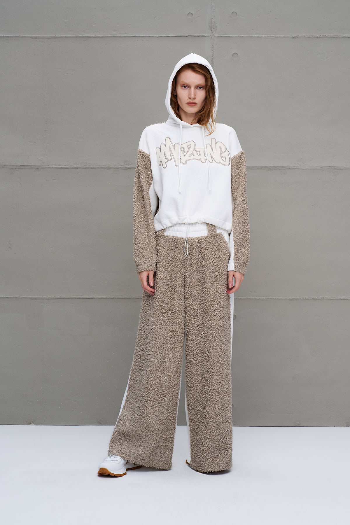 Ekru Bej Kürk Görünümlü Kapüsonlu Sweatshirt 18154