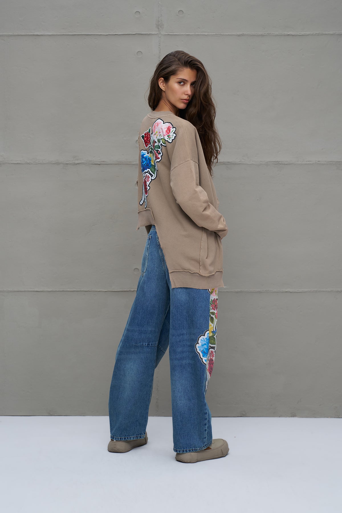 Bej Çiçek Desenli Oversize Sweatshirt 18157