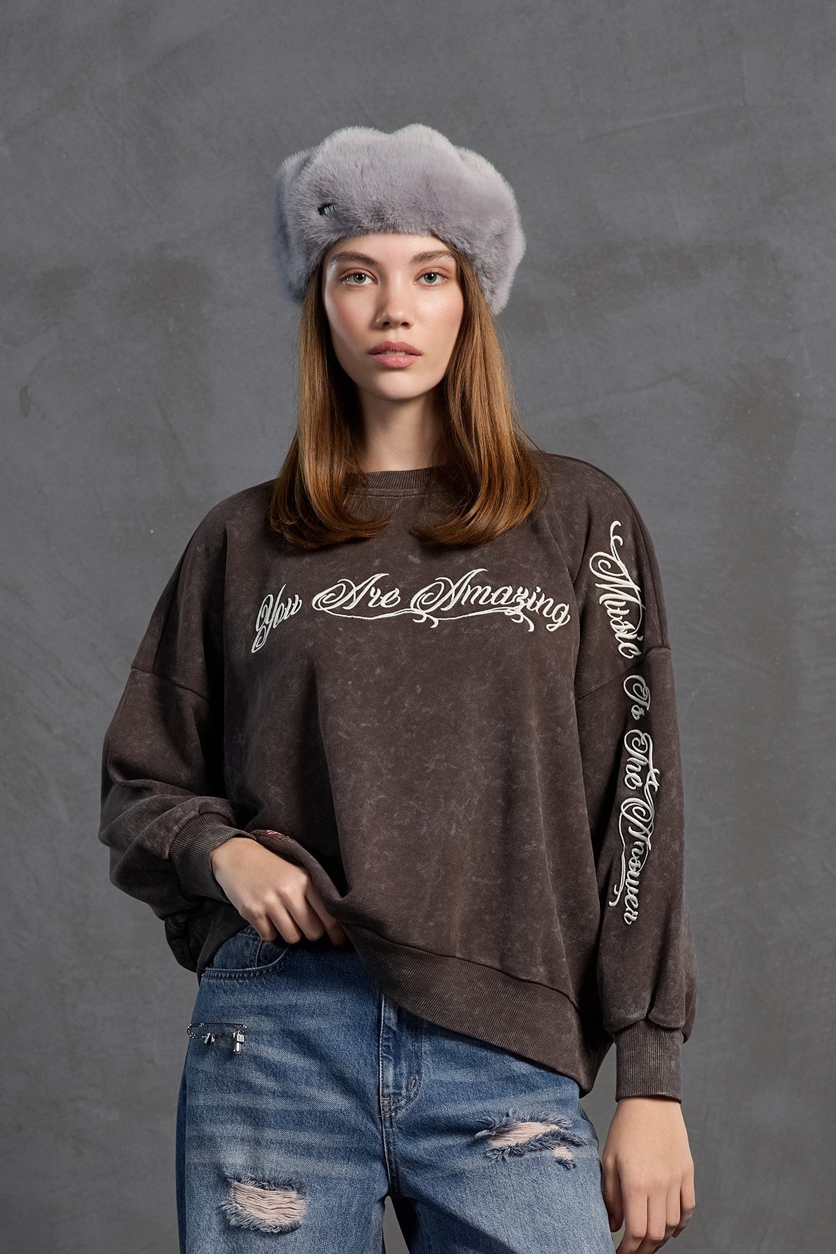 Kahverengi Sloganli Oversize Sweatshirt 18178