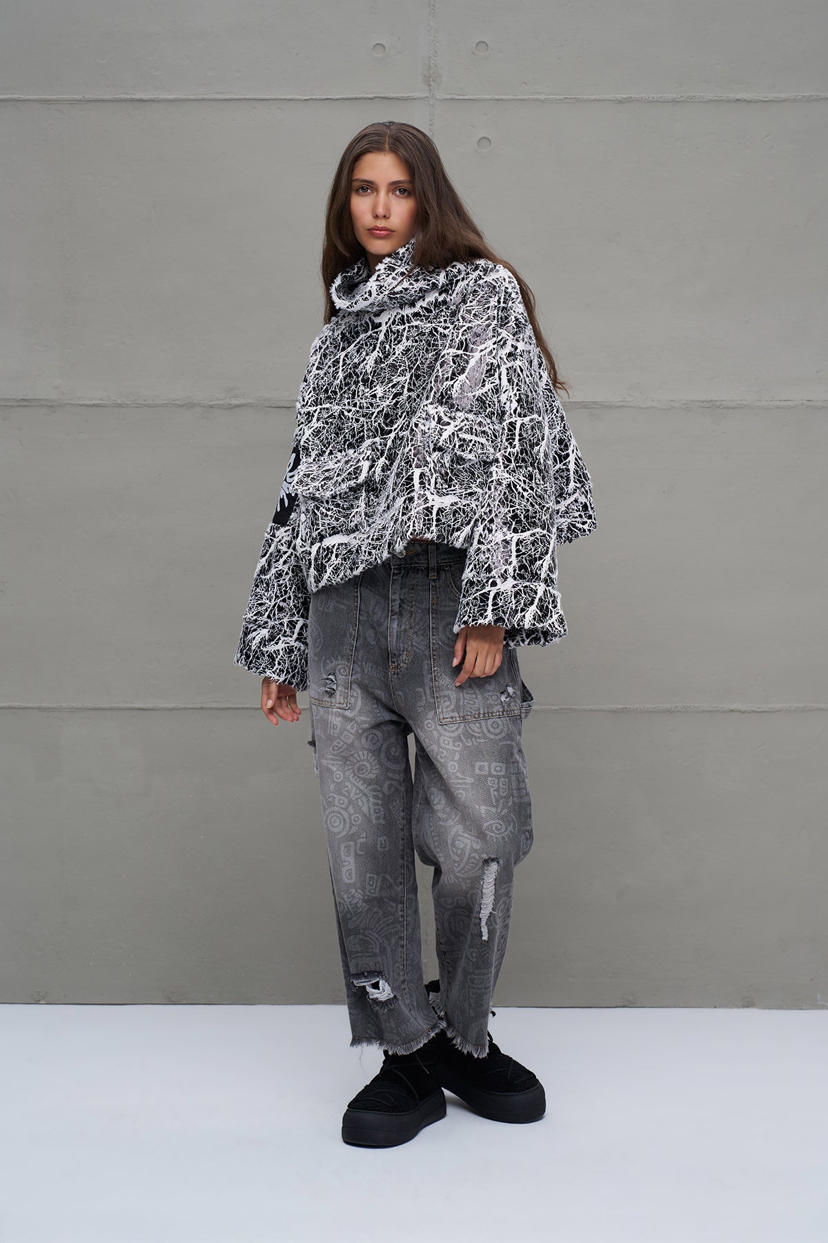 Siyah Beyaz Eskitme Görünümlü Oversize Sweatshirt 18236