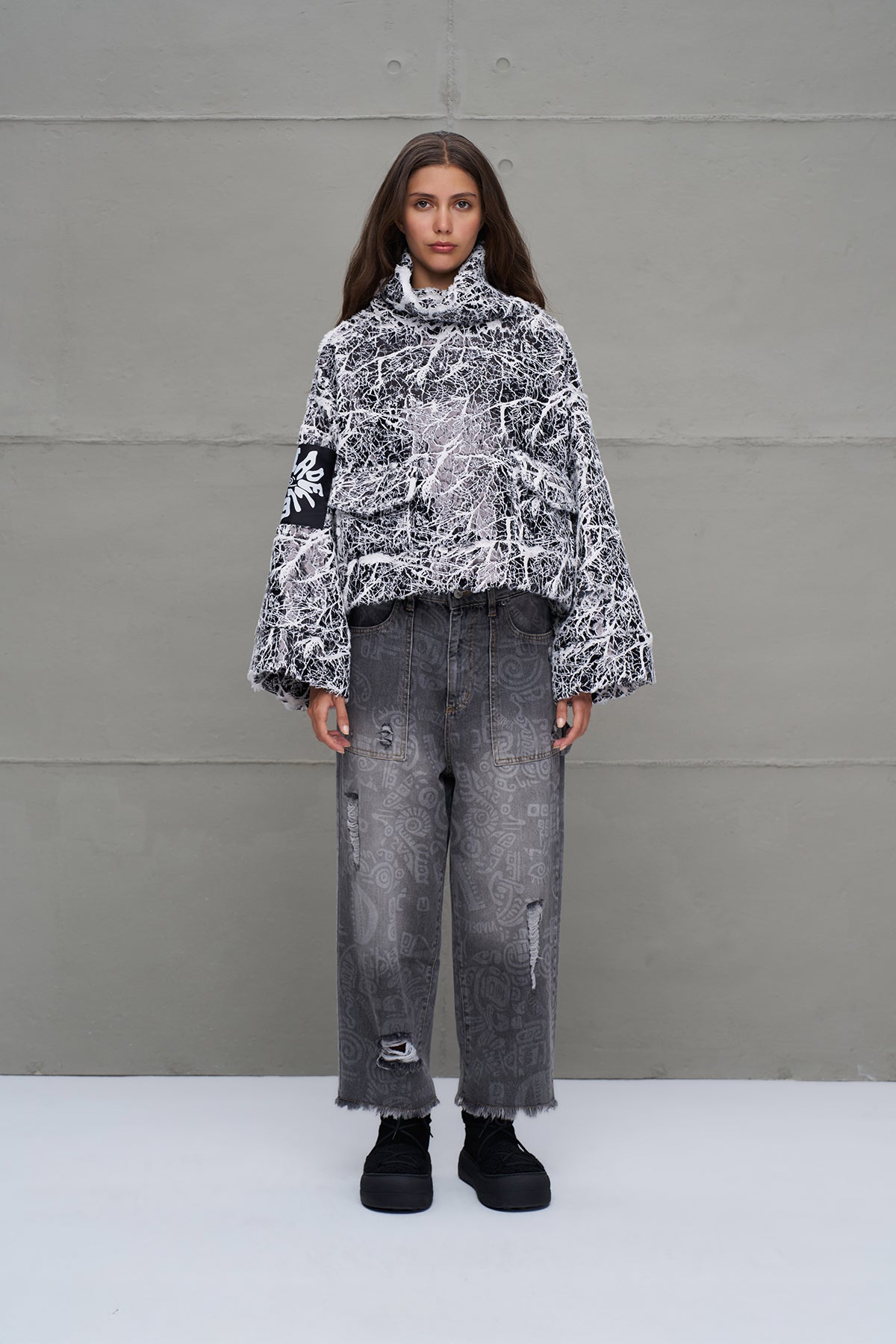 Siyah Beyaz Eskitme Görünümlü Oversize Sweatshirt 18236