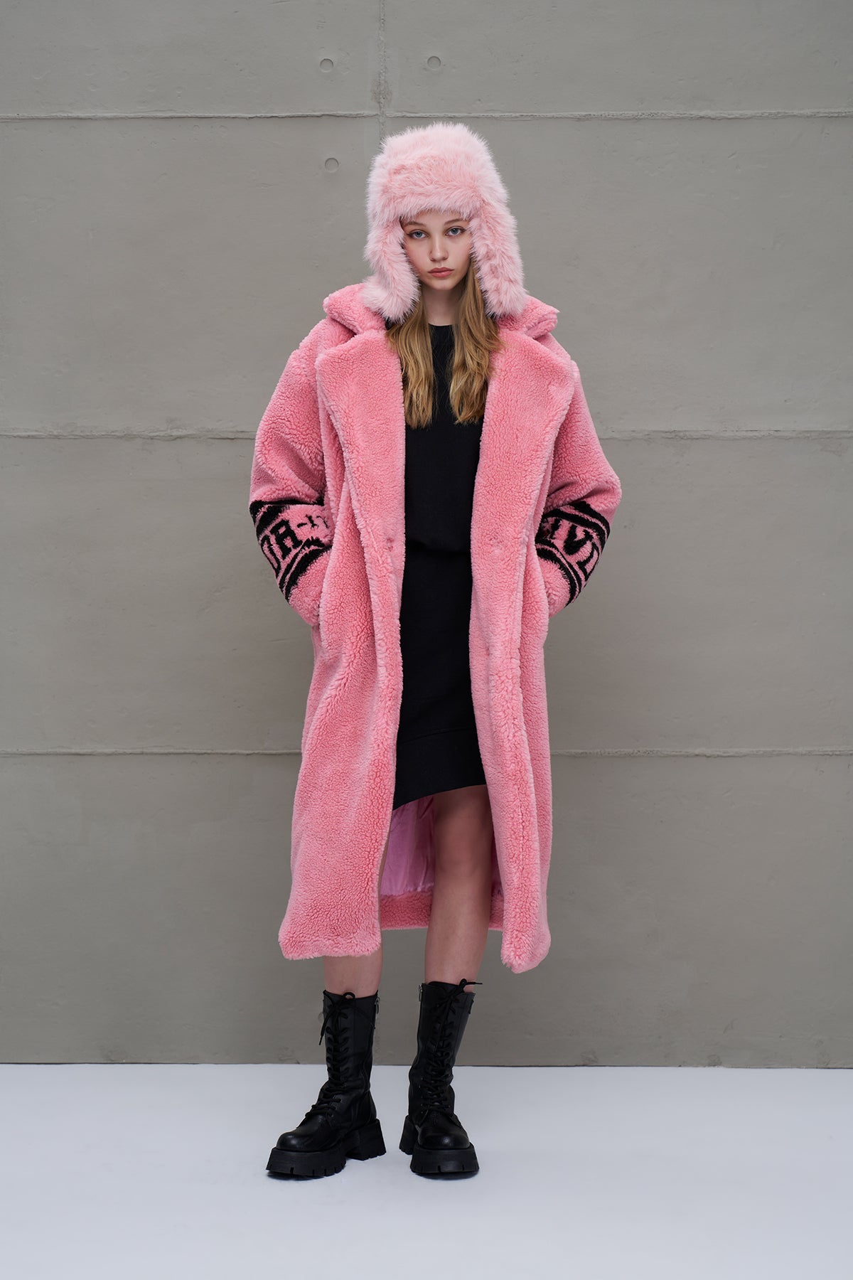 Pembe Kürk Görünümlü Oversize Uzun Ceket 18239